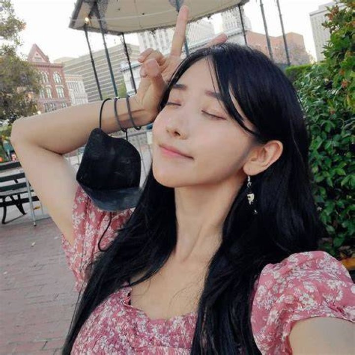 Jinnytty Age, Boyfriend, Net Worth, Height, Banned, Reddit 2 Jinnytty Net Worth